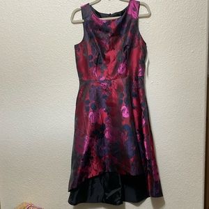 Madison Leigh Women's Floral Dress. Beautiful Dress. NWT. Size 10.